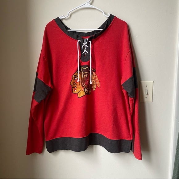 NHL Sweaters - NHL Red and Black BLACKHAWKS Hockey Sweatshirt size XL 16/18
